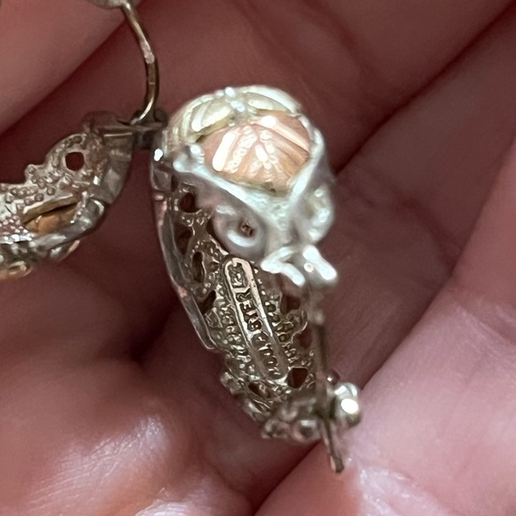 VTG Black Hills Gold 12k Sterling Silver 925 Leaf Design Pierced Earrings - Picture 6 of 6